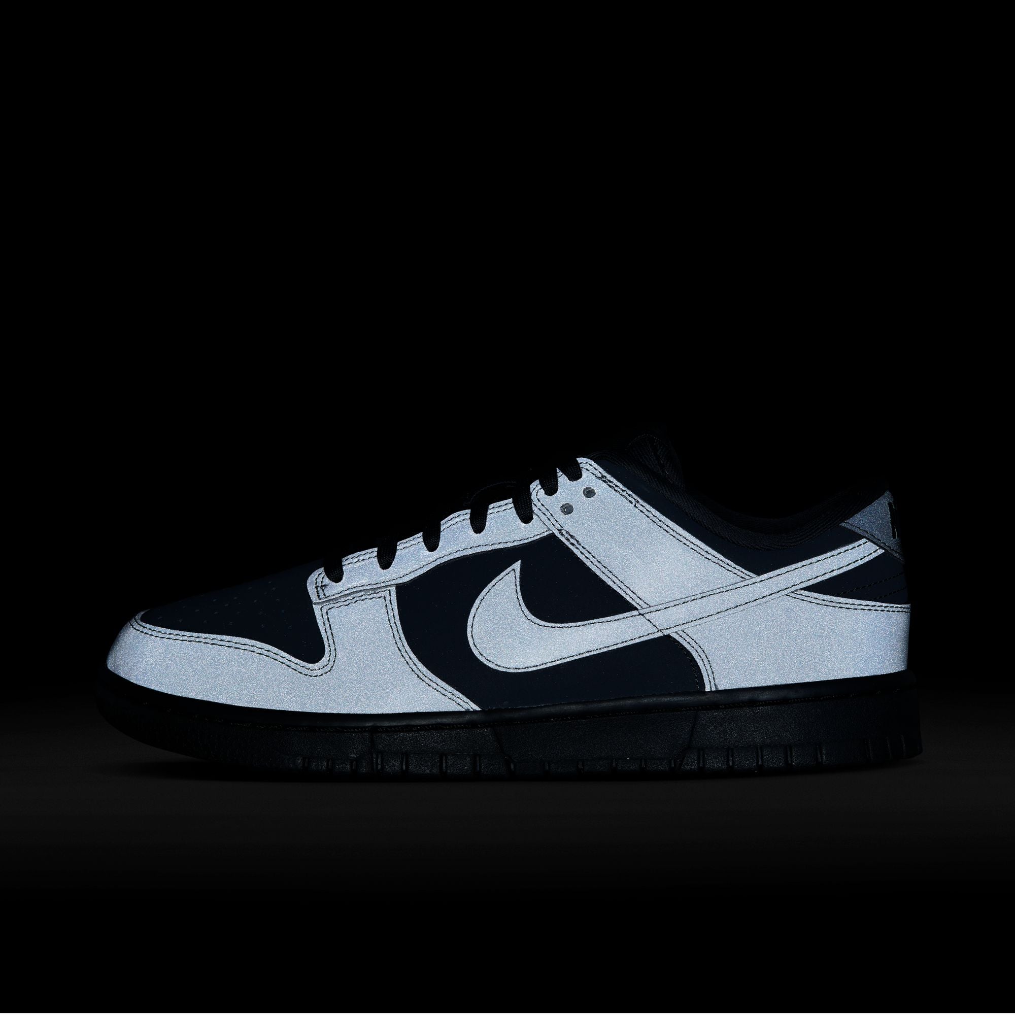 Dunk Low 'Cyber Reflective' W - INVINCIBLE