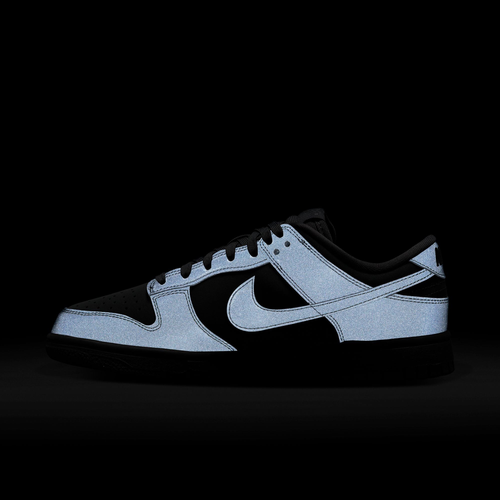 Dunk Low 'Cyber Reflective' W - INVINCIBLE