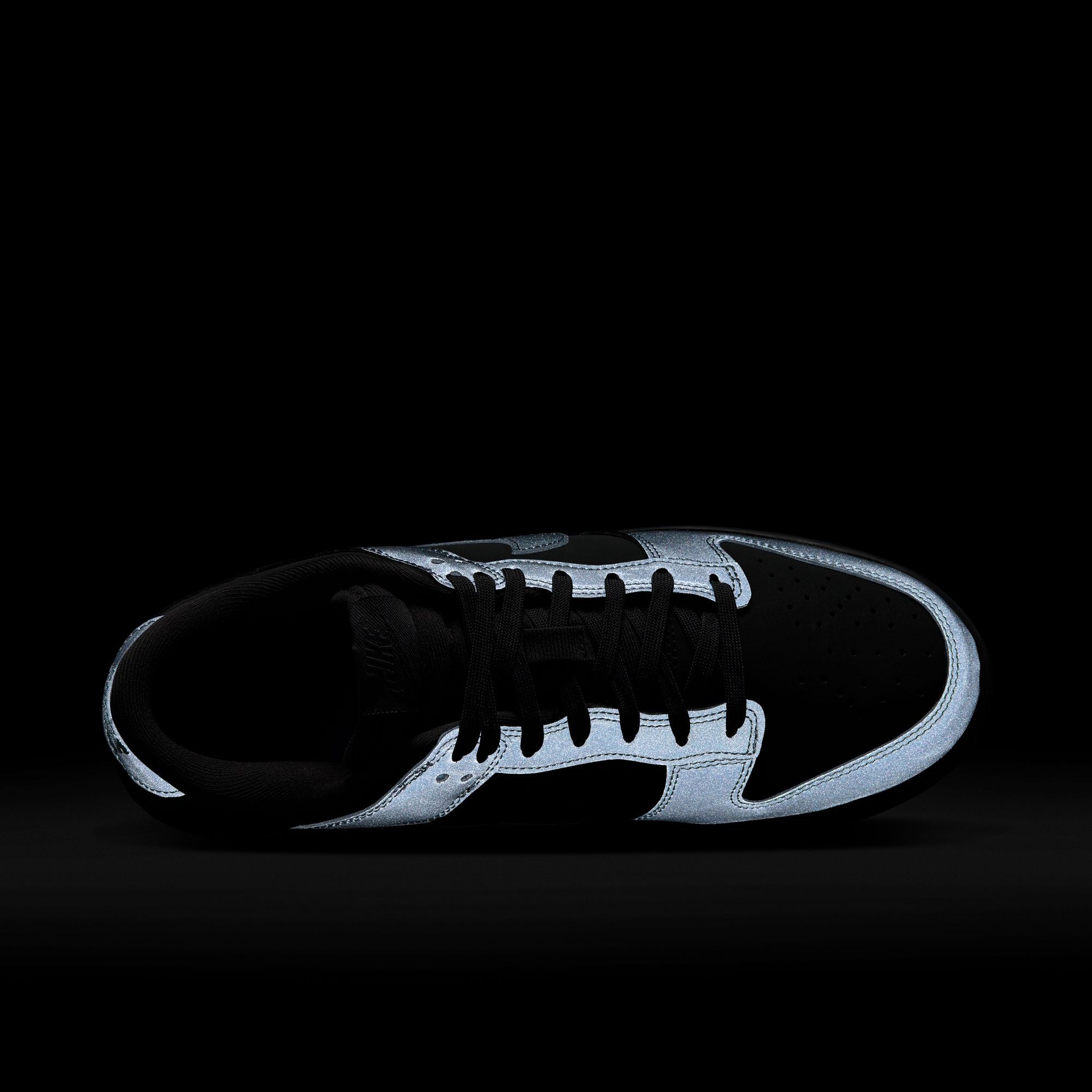 Dunk Low 'Cyber Reflective' W - INVINCIBLE